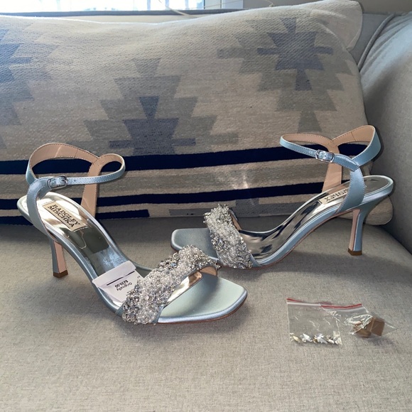 Badgley Mischka kate mist blue crystals pearls wedding bridal sandals 9M NWT - Picture 2 of 10